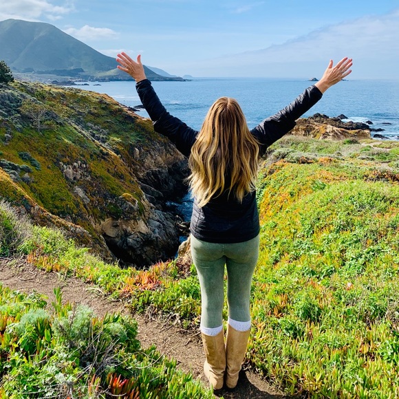 Meet your Posher, Erin 👗 POSH AMBASSADOR - Picture 9 of 11